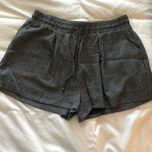 STRIPED BLACK/WHITE SHORTS